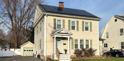 132 Maple Rd, Longmeadow