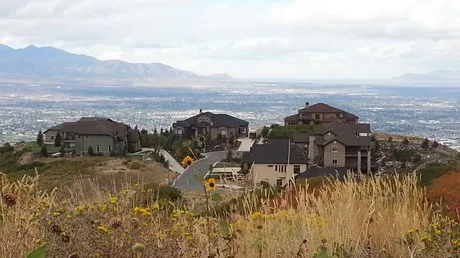 Suncrest homes in Draper