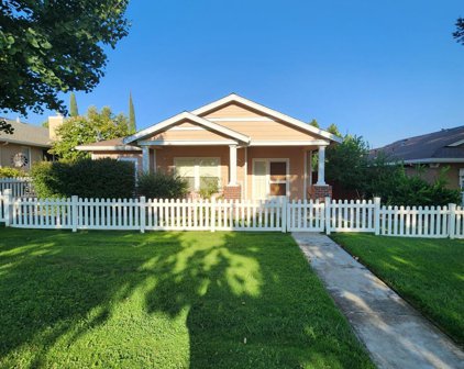 425 Valley View Drive, Oakdale