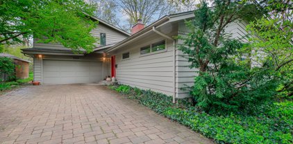 5725 Hillcrest Road, Downers Grove