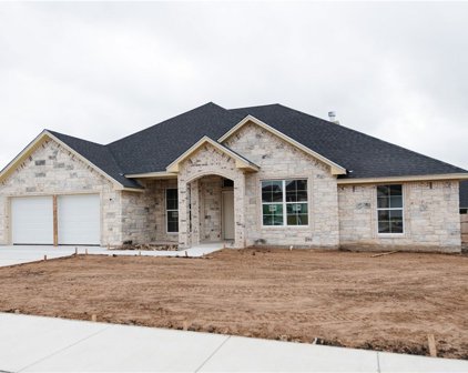 824 Secretariat  Drive, Hewitt