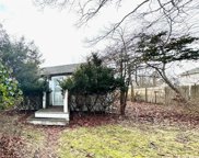 192 E Parkview Drive, Shirley image