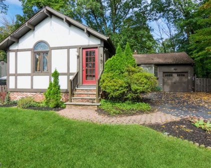 5 Emerson Ln, Warren Twp.
