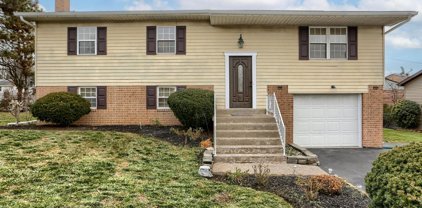 613 Frances Dr, Harrisburg