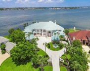 2210 Twin Oaks, Kemah image