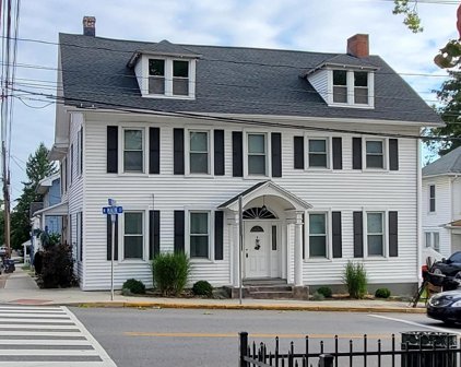 104 W Main St, Middletown
