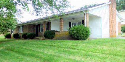 660 ROLLING HILLS DR, Wytheville