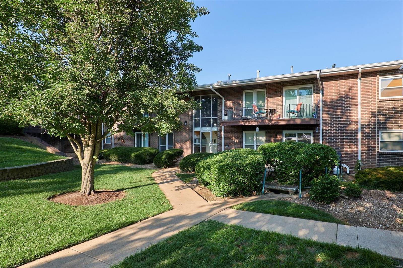10364 Forest Brook Lane Unit E, St Louis, 63146 Lin Capri Condo