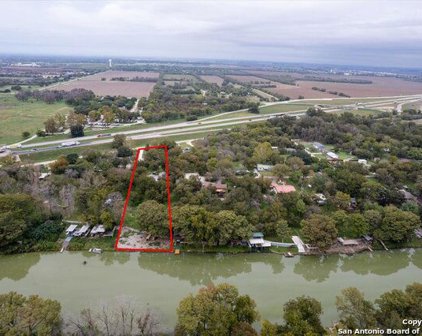 2747 W I 10, Seguin