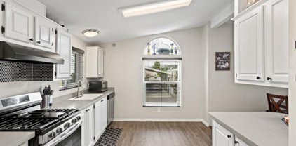 13911 Hibiscus Ave, Poway