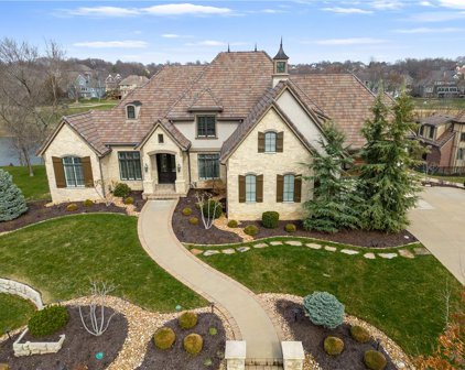 9713 Sunset Circle, Lenexa