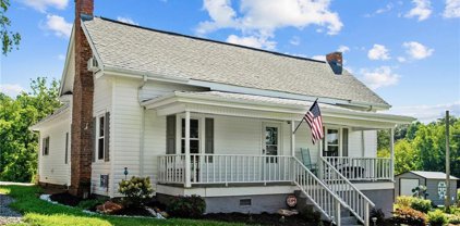 589 Long Hill Road, Pilot Mountain