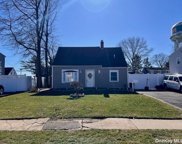 60 Periwinkle Road, Levittown image