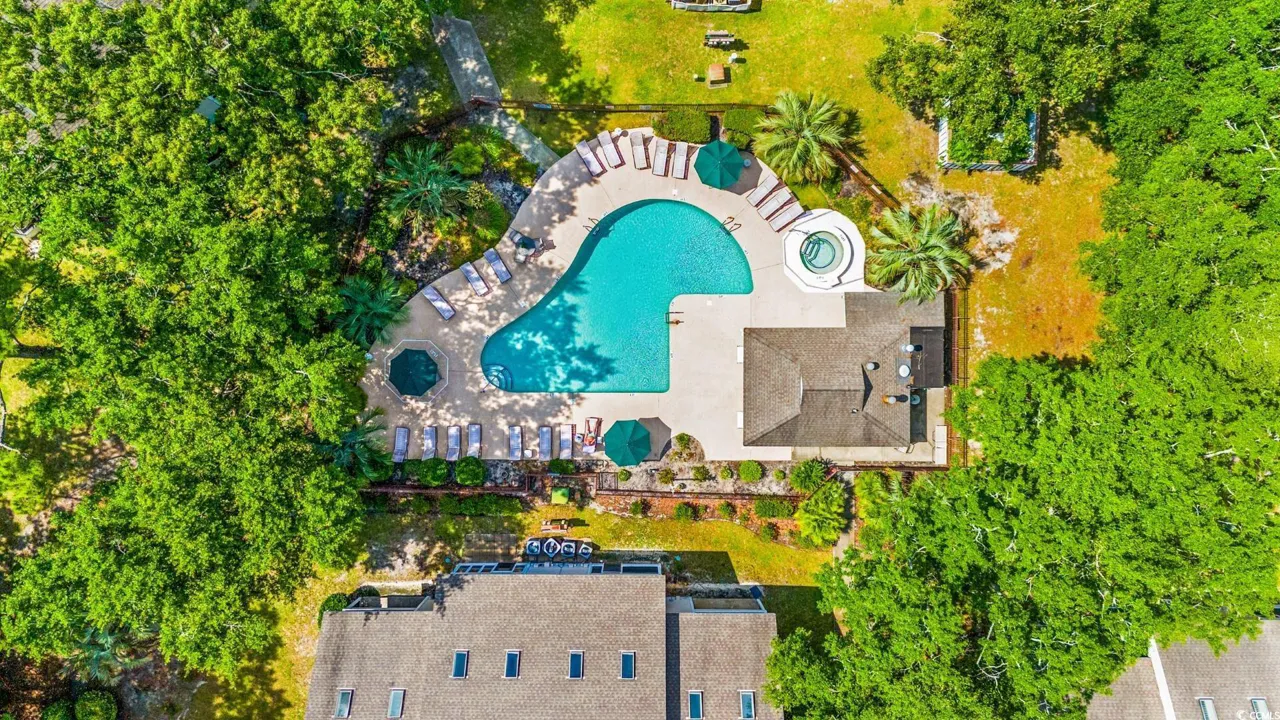 Pool and Picnic Area at Little River Inn