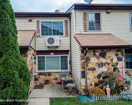 8 Croft Court, Staten Island