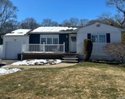 190 Holiday Boulevard, Center Moriches image