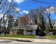 300 Ne John Marshall Dr Ne, Vienna image