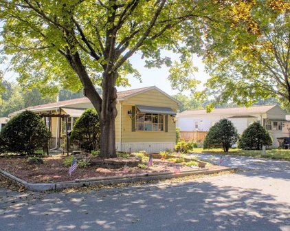 28 Lamplighter Ln., Springfield