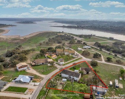 1125 Lakeshore Dr, Canyon Lake