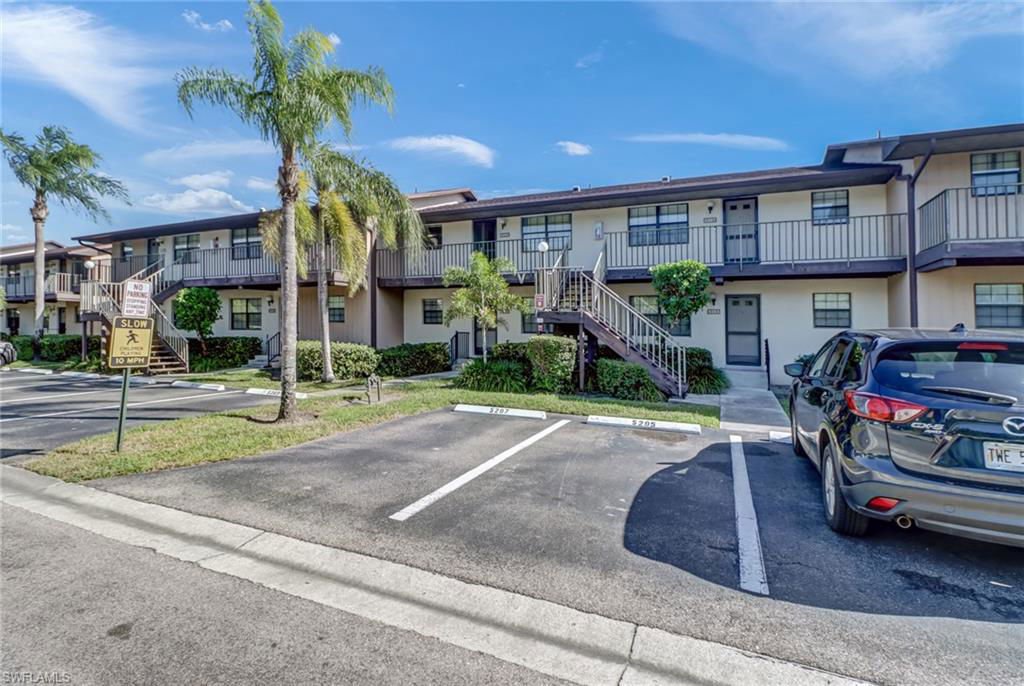 5295 Treetops DR Unit V203, Naples, 34113