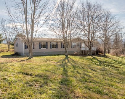 892 Country Ln, Chilhowie