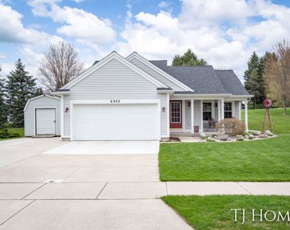 6952 Lake Bluff Drive NE, Comstock Park