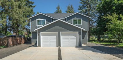 27 S Park Ave, Deer Park