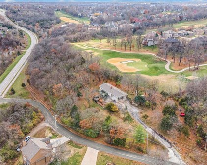 9100 Woodland Court, Lenexa