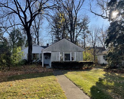 47 E Des Moines Street, Westmont