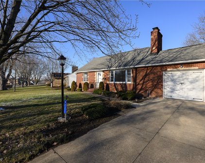 4221 Bellwood Nw Drive, Canton