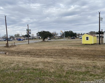 1520 Sutherland Springs Rd, Floresville