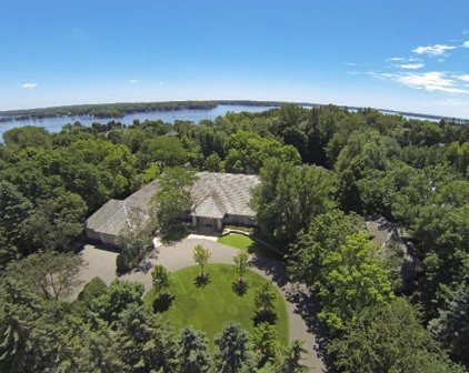 326 Ferndale Road W, Wayzata