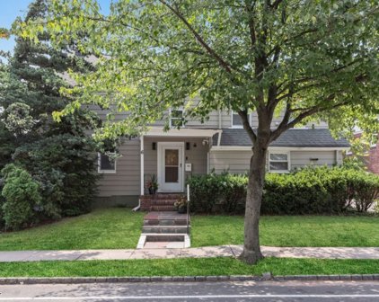 10 Van Ness Ter, Maplewood Twp.