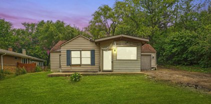 5881 Woodward Avenue, Downers Grove