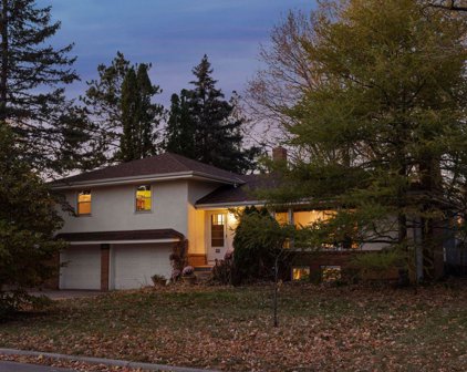 1887 Shryer Avenue W, Roseville