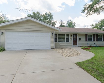223 Quincy Court, Schaumburg