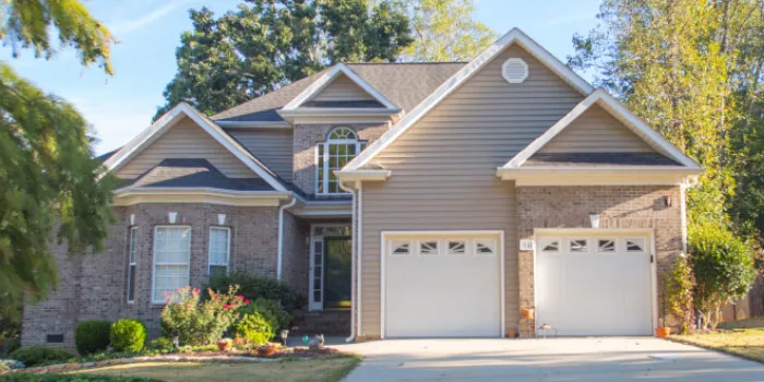 Houses in Highland Creek