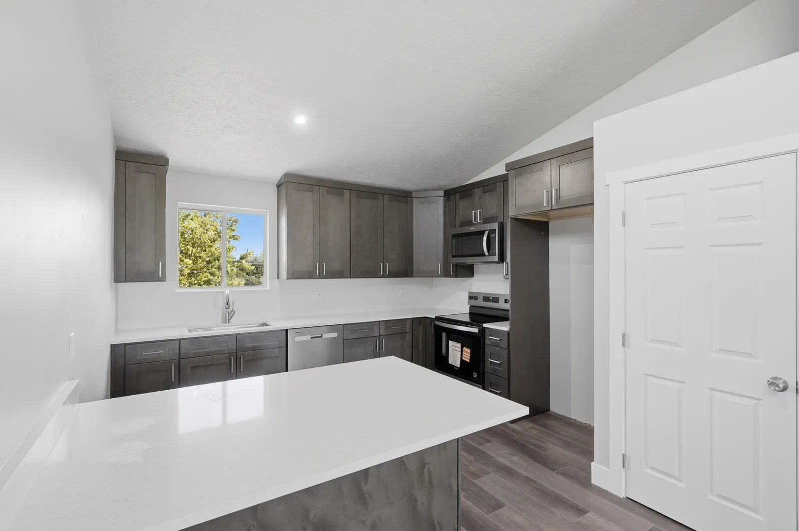 4384_S_1300_W_Taylorsville_Second_kitchn