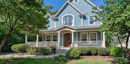 864 Western Avenue, Glen Ellyn