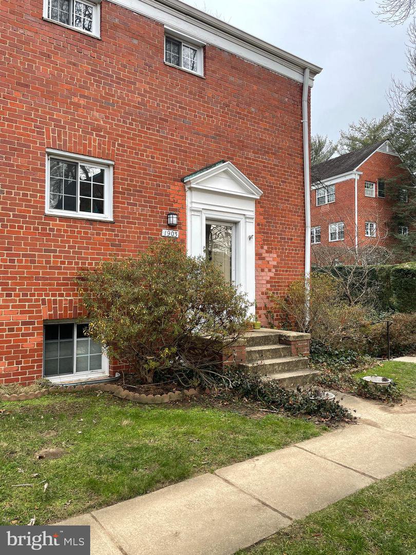 1903 N Quaker Lane, Alexandria, 22302