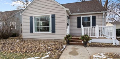 18 Jackson Avenue S, Hopkins