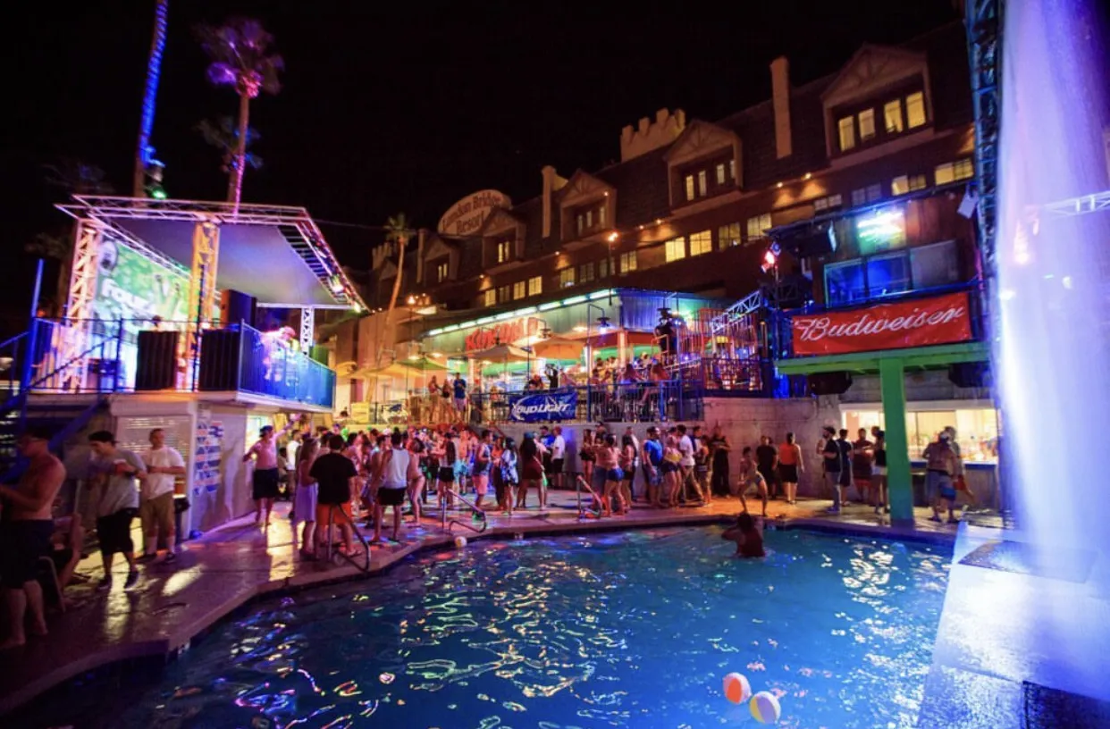 Lake Havasu City bar and nightlife activity after dark