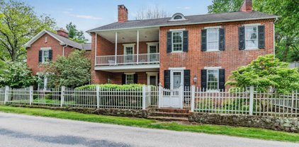 916 Mccormick Rd, Mechanicsburg