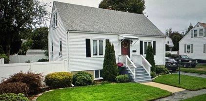 58 Dudley St, Saugus, MA