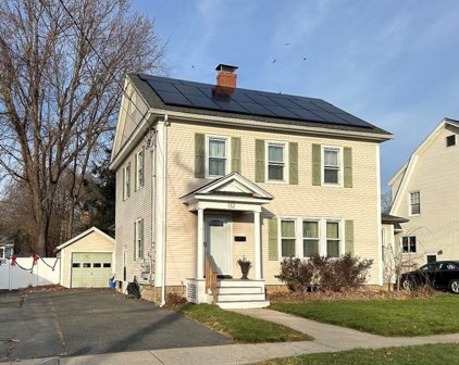 132 Maple Rd, Longmeadow