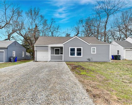 323 N Buchanan Street, Olathe
