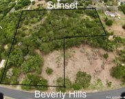 Beverly Hills, Helotes image