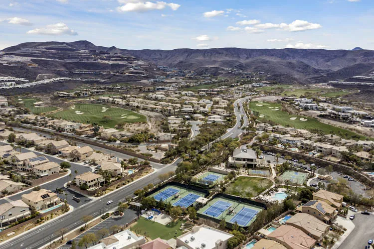 MacDonald Highlands, Henderson houses