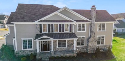 10 Silent Nest Way, Franklin Lakes