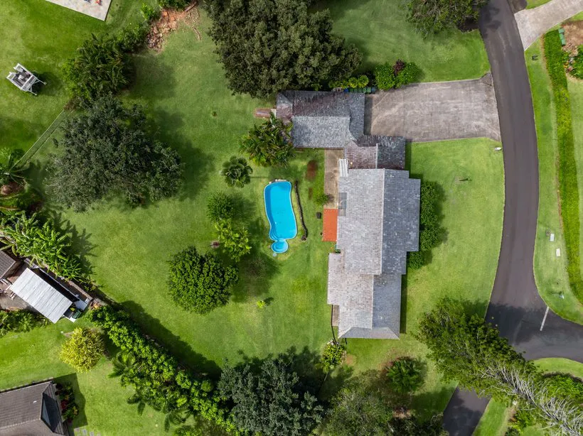Overhead aerial video still of an Oʻahu home with a swimming pool
